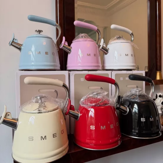 Smeg 50’s Style Retro 2.3L Üstü Düdüklü Paslanmaz Çelik Kettle